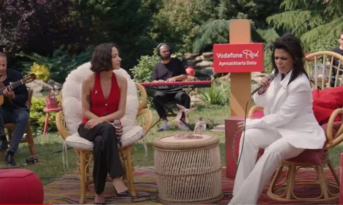 اجرای یاسمین لوی و زینب باستیک