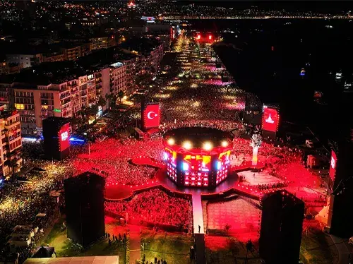 جشن صدمین سال آزادی ازمیر