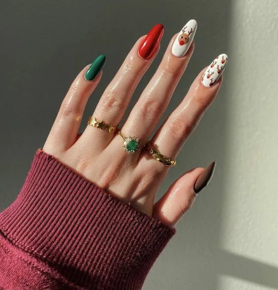 طراحی ناخن با طرح گوزن