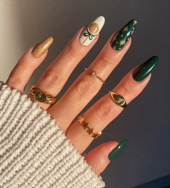 طراحی ناخن با طرح درخت کریسمس