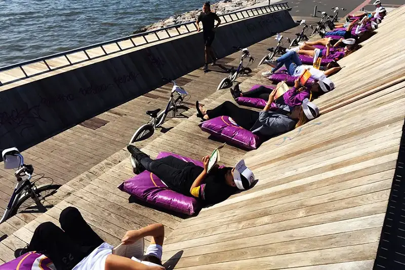 حمام آفتاب ساحل بوستانلی ازمیر