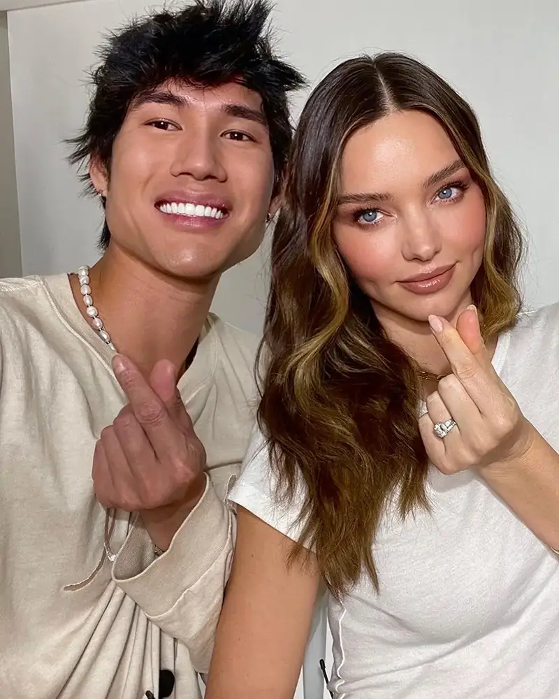 چشم آبی موی خرمایی ناناز تیشرت سفید