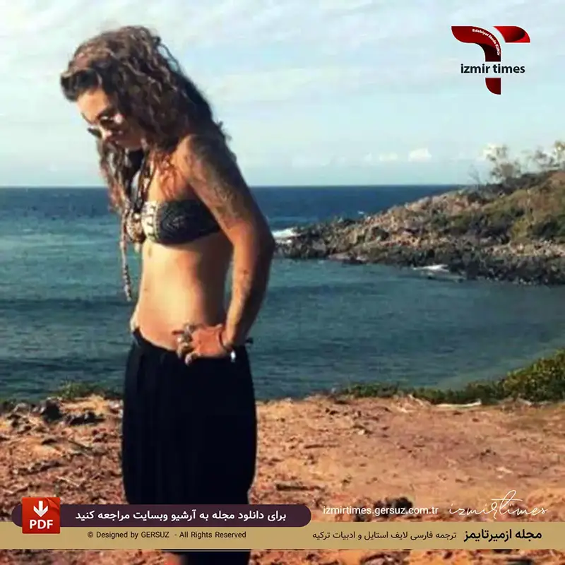 سلطانا به عنوان خارج از جنسیت خود ( LGBT ) شناخته میشود