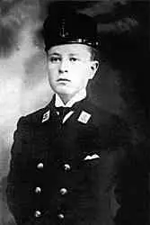 ناظم حکمت شاعر، نمایشنامه نویس، رمان نویس، کارگردان و فیلمنامه نویس ترک