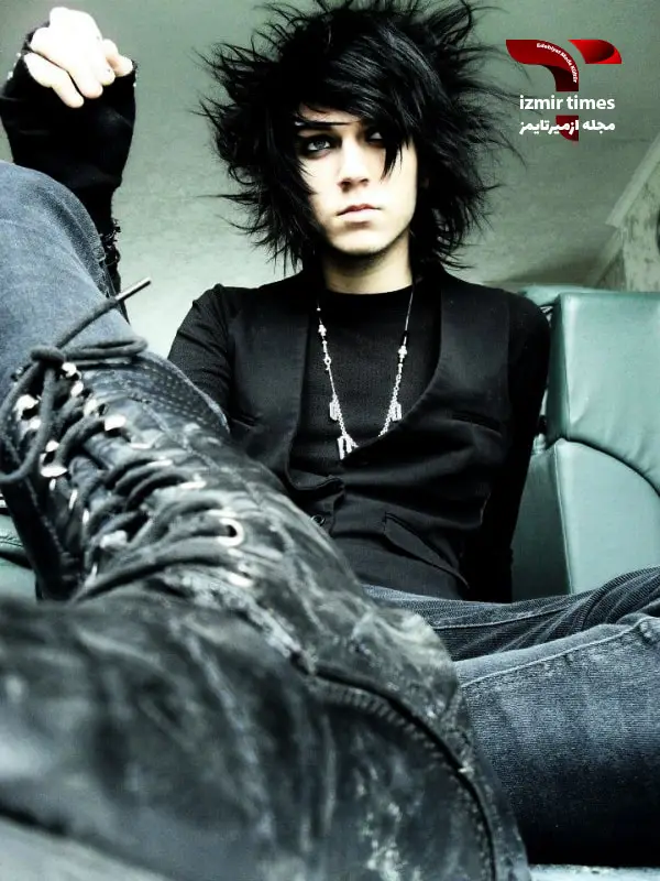 پسر گوت استایل گوتیک سایه چشم مشکی لاک مشکی پسرونه